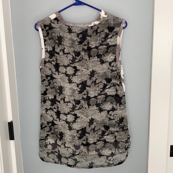 Cabi drape sleeveless shirt - Picture 3 of 3
